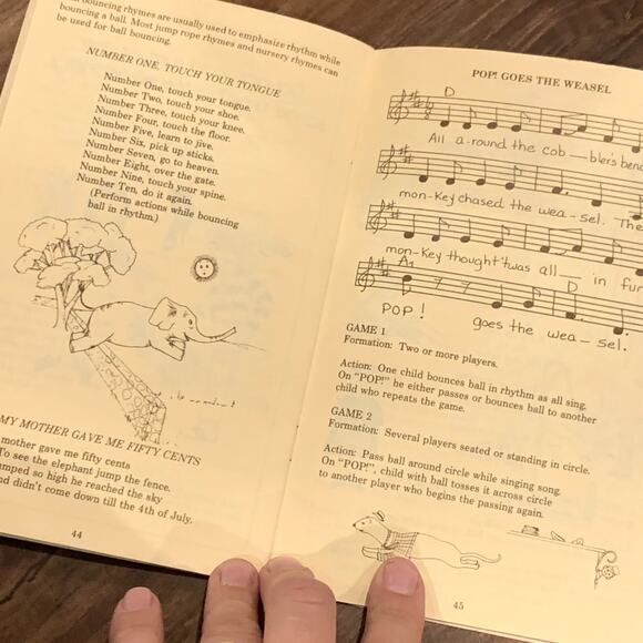 Wee Sing Play Books Vintage Nursery Rhymes Lullabies Children Songs Fingerplays - Picture 6 of 8